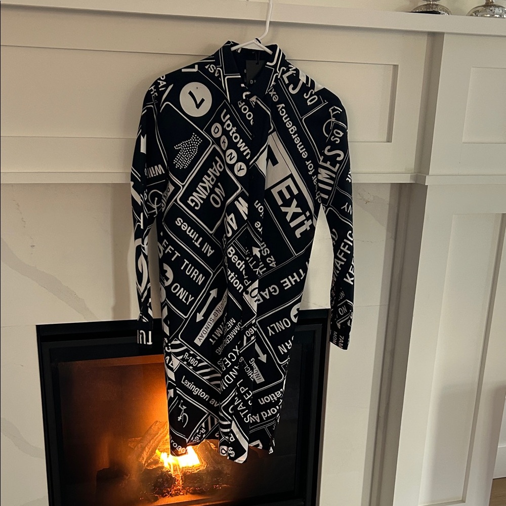 DKNY New York inspiredBlack & White Graphic Sign-Print Shirt top/dress